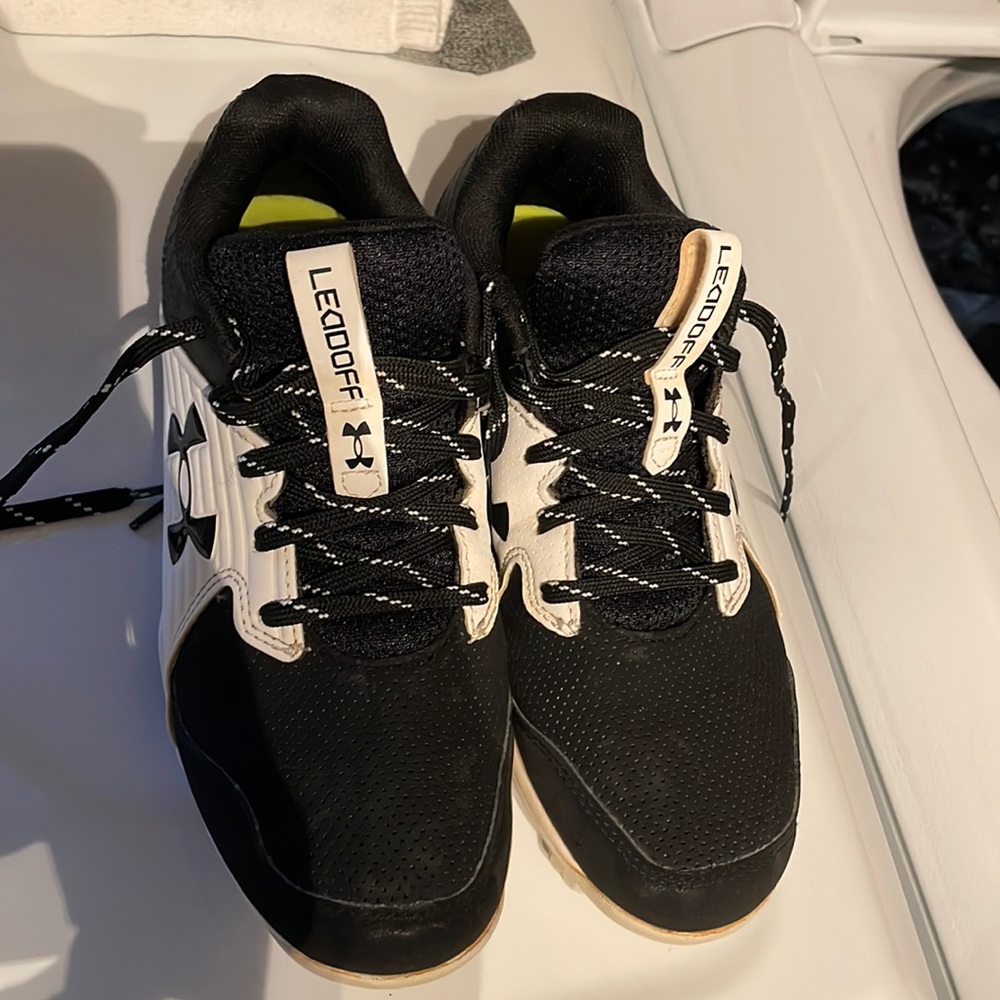 Boys baseball cleats